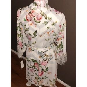 Nordstrom Flora Nikrooz Ivory Floral Robe